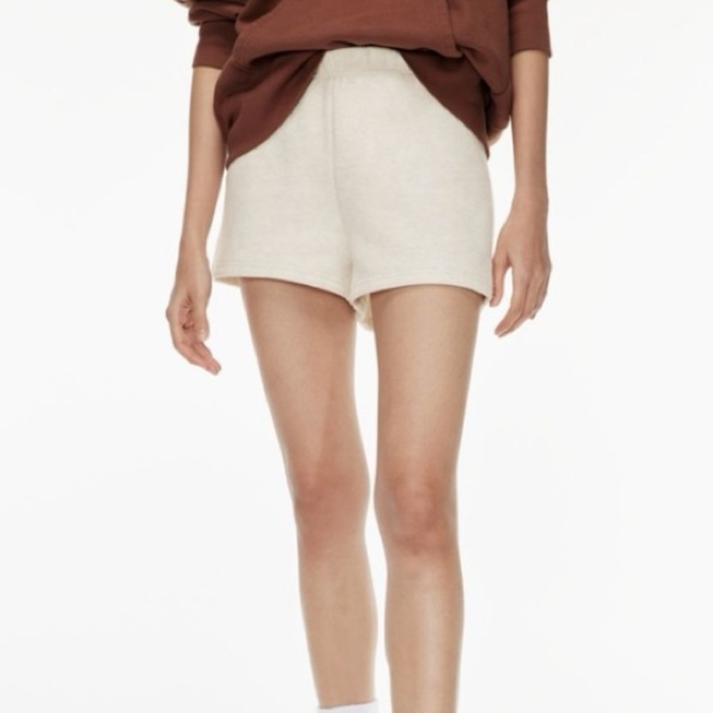 TNA|| ARITZIA Cozy AF fleece perfect 3” high-rise sweatshort Size Small White